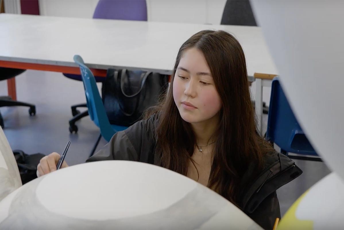 Mimi Salter paints SwinEdog