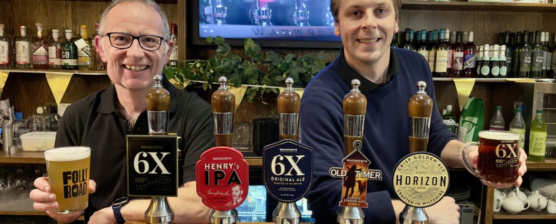 Head brewer Andy Weaver with Evolution Trial 1 and Toby Bartholmew with a pint of 6X 100th anniversary edition