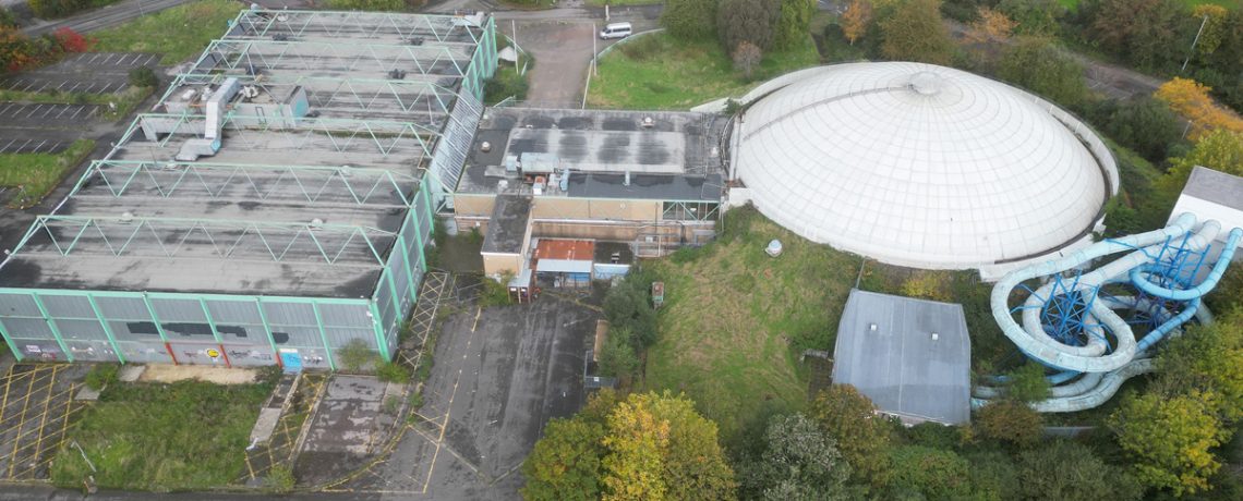 An agreement that could see Swindon's iconic Oasis leisure centre returned to its former glory has been signed