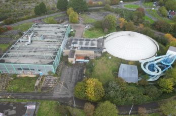 An agreement that could see Swindon's iconic Oasis leisure centre returned to its former glory has been signed