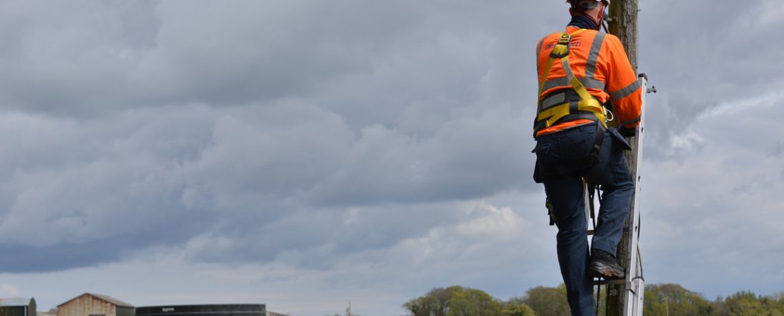 Thousands of rural businesses and homes in central and north Wiltshire are set to enjoy access to next-generation gigabit-capable broadband after a contract was signed to upgrade the area's outdated infrastructure.