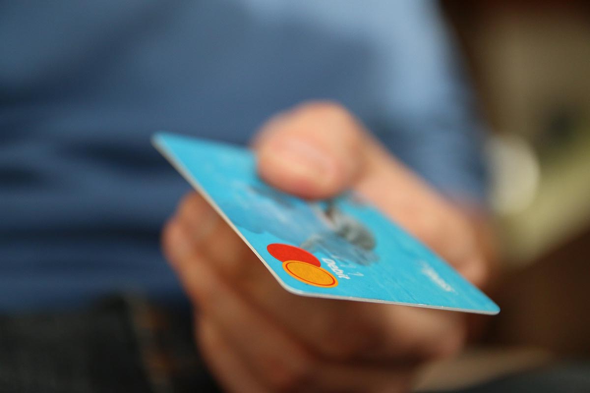 Business owners in the South West are turning to credit cards as they struggle to access SME lending, according to a new report by the British Business Bank.