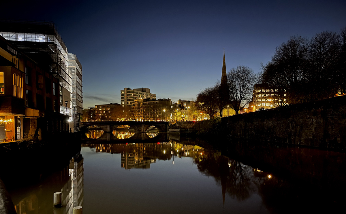 The number of job vacancies in November fell at the fastest rate since the start of the pandemic, as business confidence slumped to its lowest level in almost two years, according to a report published today (Monday) by KPMG and the Recruitment and Employment Confederation.