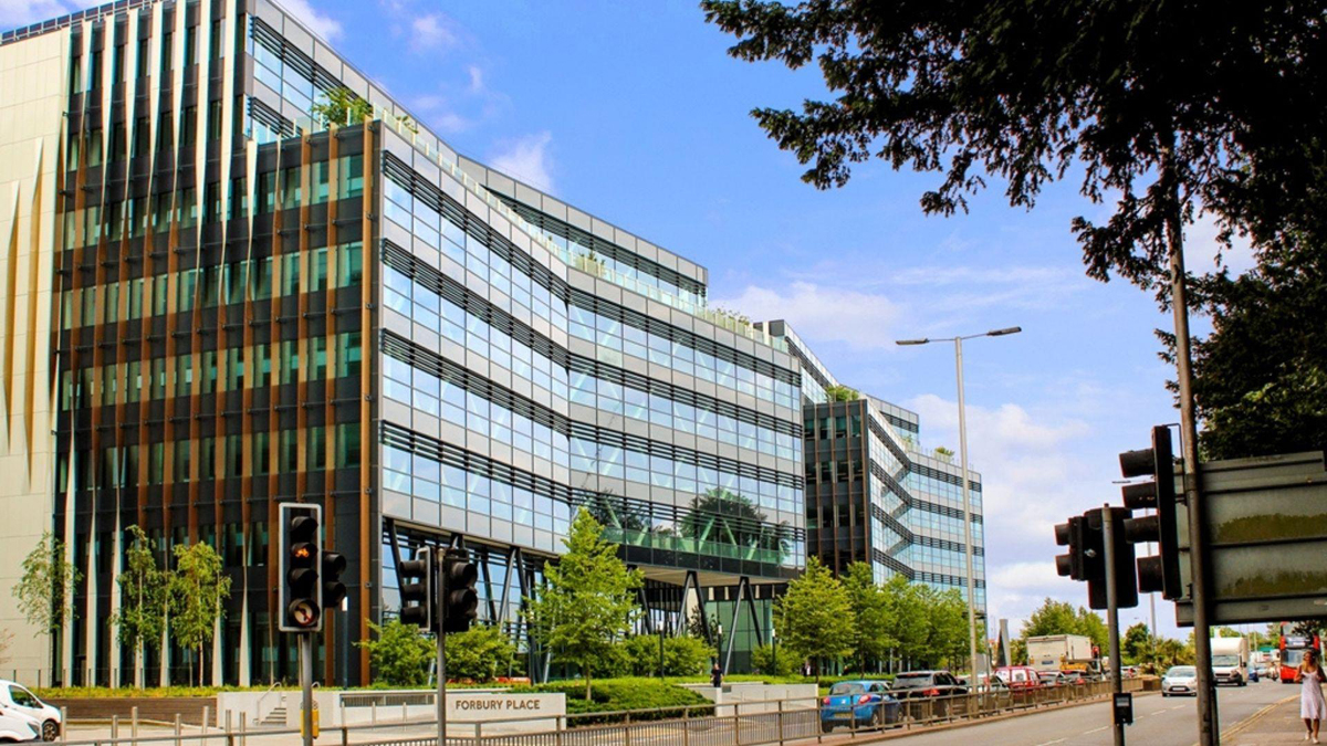 Reading's office market is out-performing that of neighbouring towns according to a survey by inward investment agency REDA.