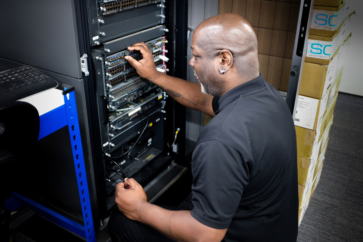 Thames Valley IT firm Smart CT has won a major contract with a national retailer to keep 30,000 business-critical devices across more than 500 UK stores up and running.