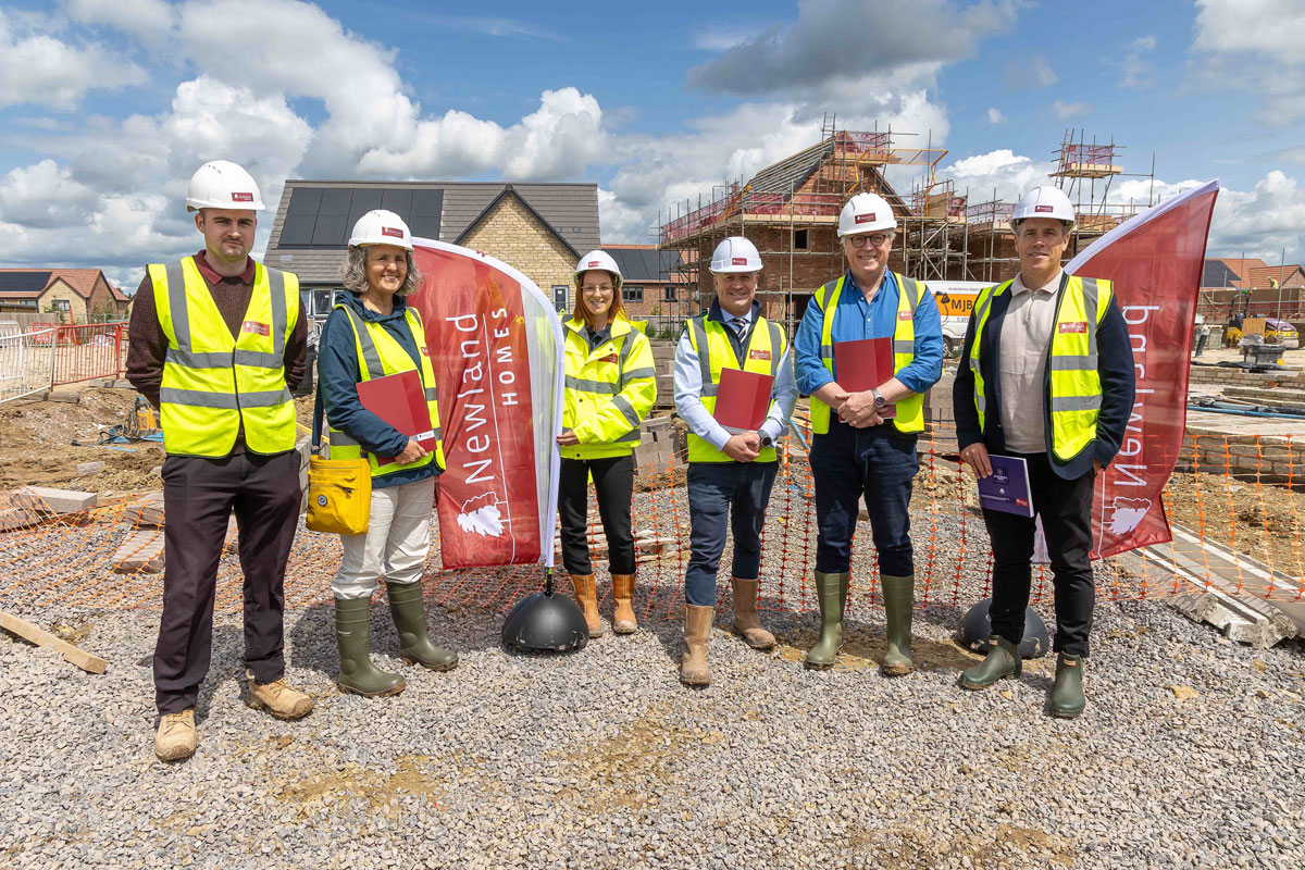 A development of zero carbon homes in Wiltshire has been praised by Melksham and Devizes MP, Brian Mathew, following a recent site visit.