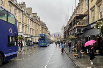 Business confidence in the South West dipped slightly in September, according to the latest Business Barometer from Lloyds.