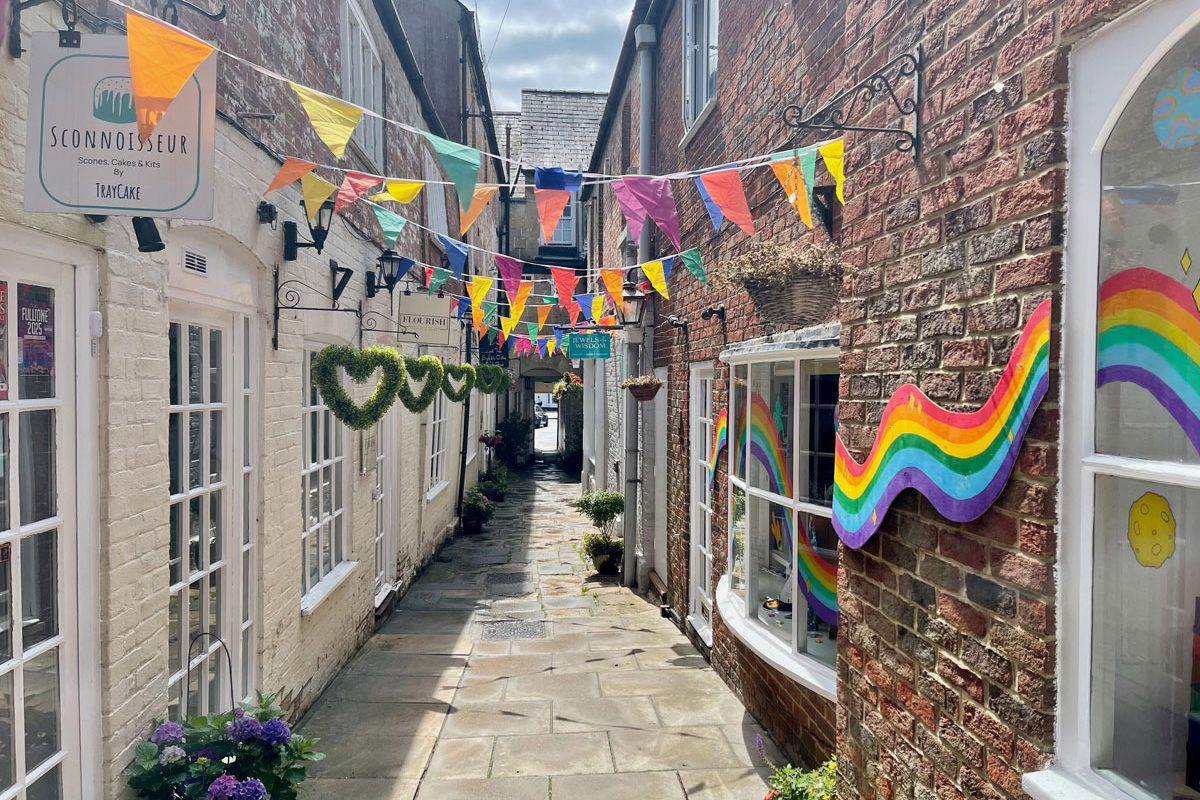 Business confidence in the South West rose six points during October to 43 per cent, according to the latest Business Barometer from Lloyds.