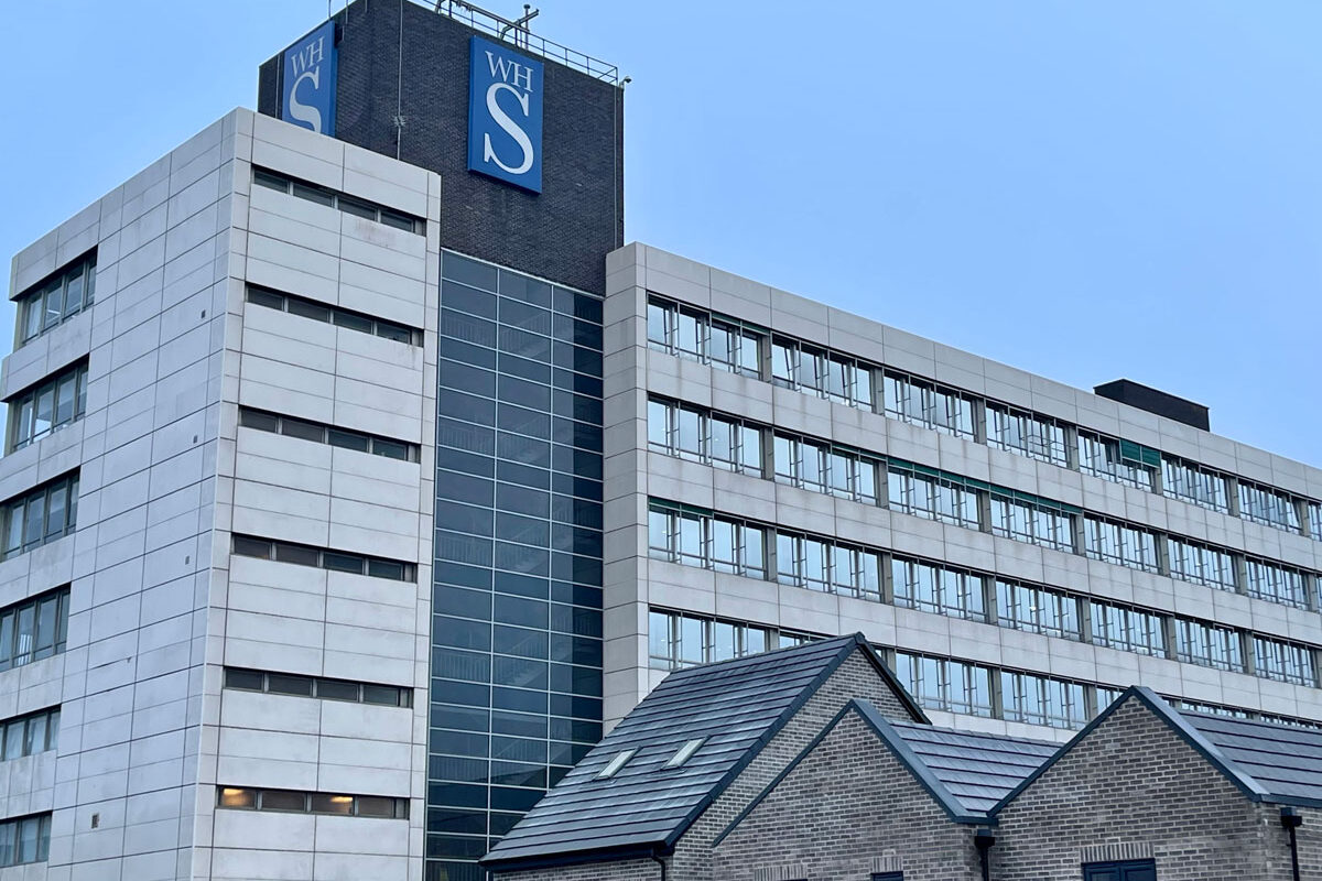 Swindon-headquartered retail giant WH Smith has appointed ex-Balfour Beatty chief Leo Quinn as it executive chair.