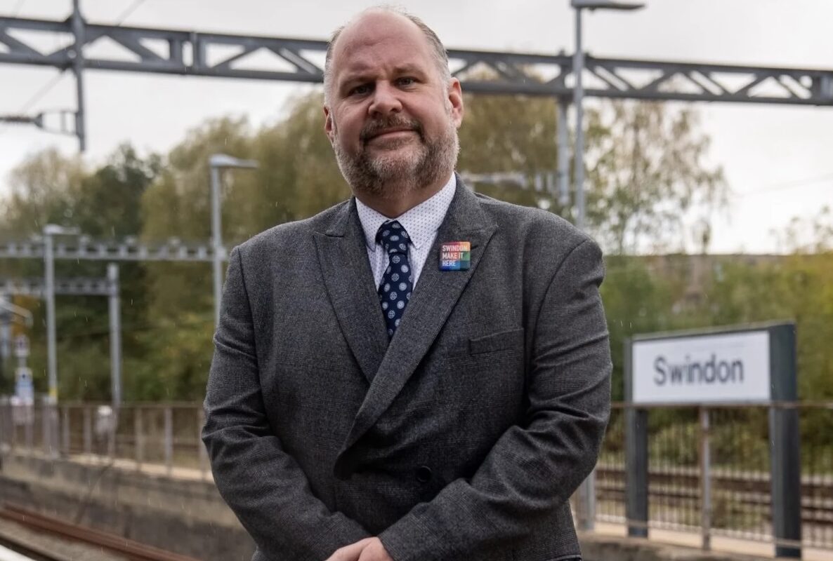 Council leaders in Swindon and Oxfordshire have welcomed Rail Minister Lord Peter Hendy's confirmation of Government’s support for progressing a two-hourly direct rail service between Swindon and Oxford.