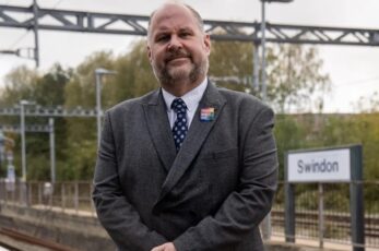 Council leaders in Swindon and Oxfordshire have welcomed Rail Minister Lord Peter Hendy's confirmation of Government’s support for progressing a two-hourly direct rail service between Swindon and Oxford.