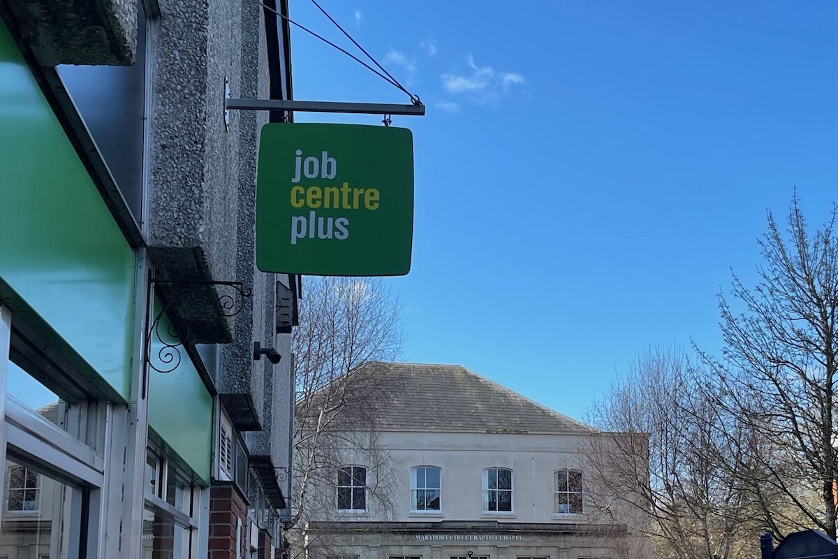 There are signs of returning confidence among employers, with organisations reporting an increase of 259 on payroll over the past month, according to analysis of the latest Office for National Statistics payroll data by the employment and pay app WageSight.