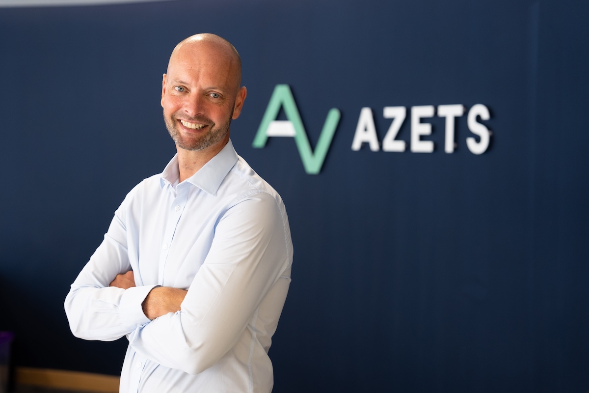 Smaller businesses are struggling more than larger companies amid relentless economic challenges and higher labour costs, according to the findings of the latest business barometer Berkshire-based accountancy firm from Azets.