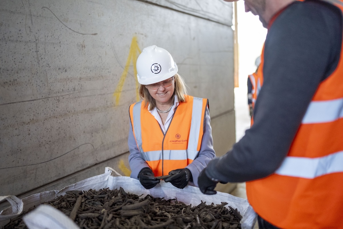 A Wiltshire MP has visited Pure Data Centres’ pioneering biochar facility in Royal Wootton Bassett, following the company’s announcement of a £24 million investment in what is set to become the UK’s largest biochar plant.