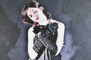 A charity and a fashion professional have praised fashion students from Wiltshire College & University Centre for their innovative approach to turning unwanted rags into saleable garments in aid of hospice charity Dorothy House.