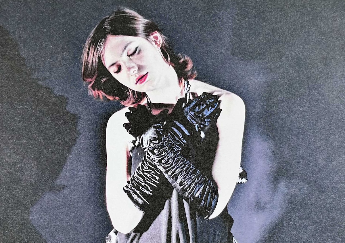 A charity and a fashion professional have praised fashion students from Wiltshire College & University Centre for their innovative approach to turning unwanted rags into saleable garments in aid of hospice charity Dorothy House.