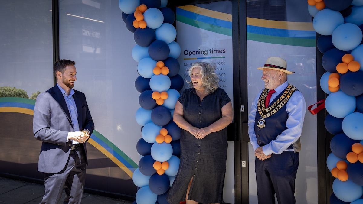 Transport Secretary Heidi Alexander has opened the new Stagecoach travel hub at 1 Newbridge Square in Swindon.
