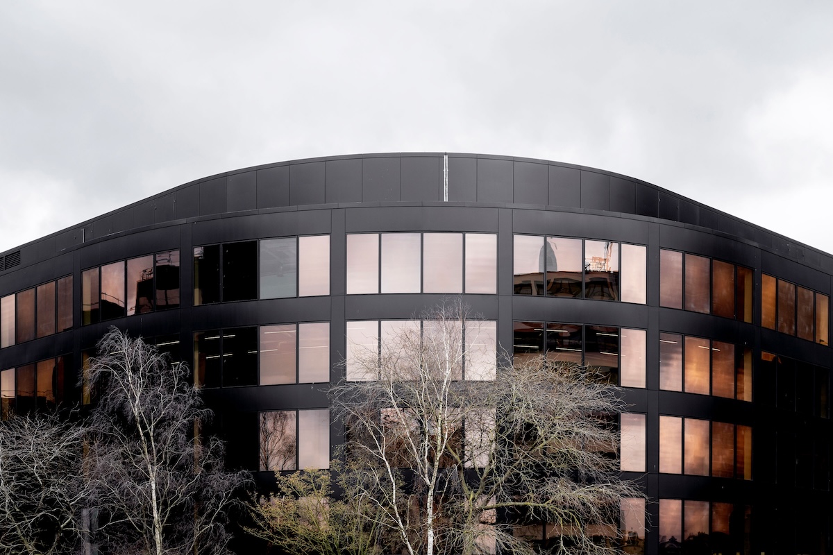 Property agents in Swindon are reporting ‘unprecedented demand’ for office space at 1 Newbridge Square, with over 75,000 sq ft being let in the last 12 months to a wide range of big name businesses, including Cotswold Outdoor, Thames Water, Stagecoach and AtkinsRéalis.